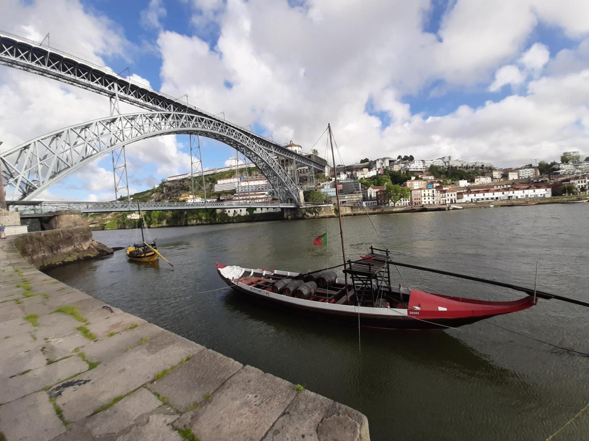 Muralha Da Barca Apartamentos Rnal Nº13939 Al,5848 Al, 6419 Al-Chamada Para A Rede Movel Nacional Porto Bagian luar foto